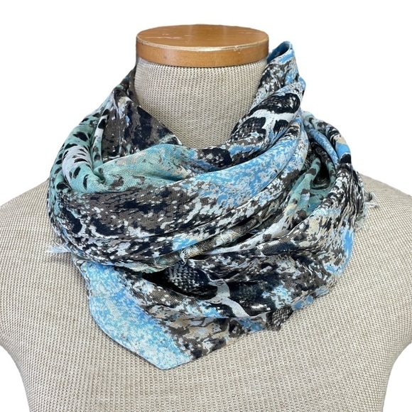 Celeste Blue Python Scarf NWT Lightweight Modal Cashmere Blend Tassles 40"" - Picture 6 of 9